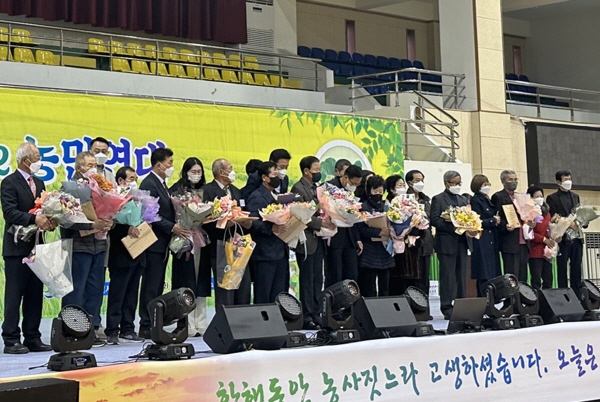 장흥군 농민 대동한마당 행사가 6일 장흥군 실내체육관에서 개최됐다.
