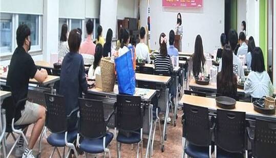  장흥군가족센터(센터장 박혜영)는 지난 5월 3일(화)부터 총 14회기에 걸쳐 관내 청년 20명을 대상으로 지역공방협동조합과 연계하여 청년행복UP 프로젝트를 운영하였다.