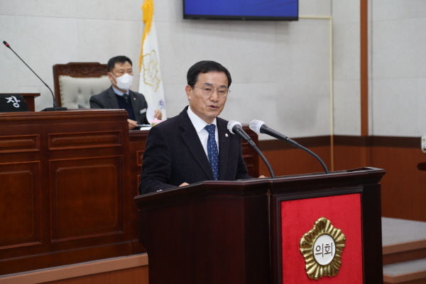 장흥군의회 김기용 의원은 지난 12월 16일 제278회 제2차 정례회 제2차 본회의에서 “장흥군 남부권 공립 노인요양병원 설치”에 대한 주제로 5분 자유발언을 진행했다.