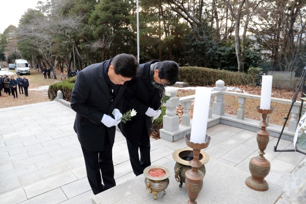 김성 장흥군수, 충혼탑 참배로 2023년 새해 업무 시작