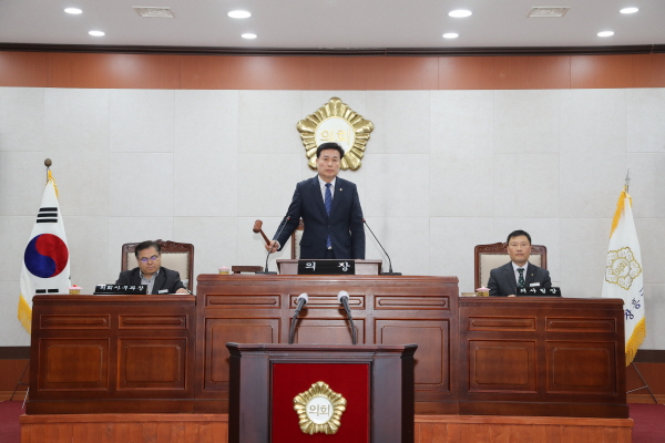 장흥군의회(의장 왕윤채)가 8일 열린 제279회 임시회 제6차 본회의를 끝으로 9일간의 의사일정을 마쳤다.