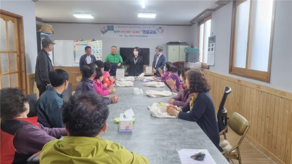 장흥군 회진면 지역사회보장협의체(공동위원장 노영금, 강현갑)은 (재)장흥군 나눔복지재단 공모사업으로 ‘늘 배움 한글교실’을 운영한다.