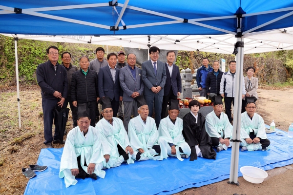 장흥군 부산면(면장 방지영)은 14일 옛 지동마을 터에서 제15회 망향제를 봉행했다고 밝혔다.   