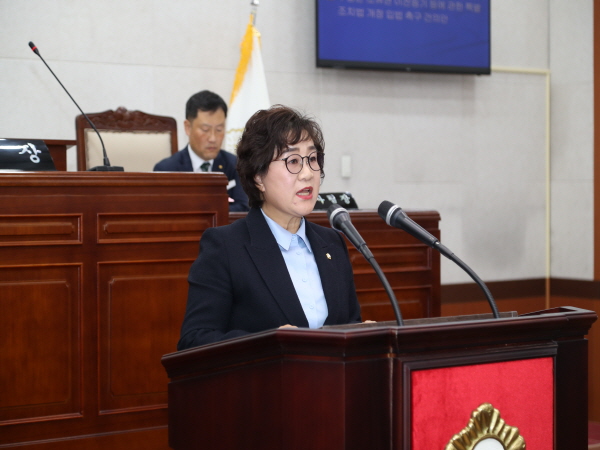 장흥군의회(의장 왕윤채)는 지난 4월 9일 제281회 임시회 제2차 본회의에서‘일본 원전 오염수 방류 피해 대책 특별법’제정을 촉구하는 결의안을 만장일치로 채택했다. 