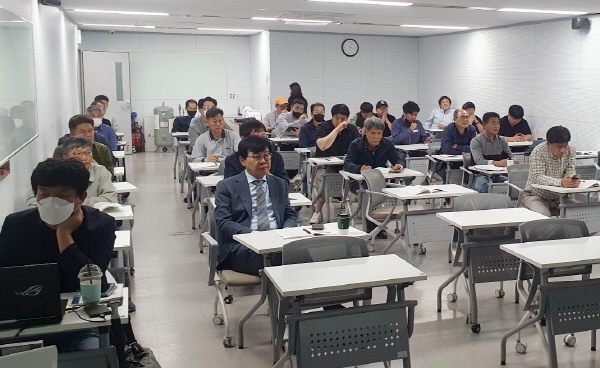 장흥군은 2일 김성 군수가 중대재해 예방을 위한 안전보건관리 책임자 교육을 이수했다고 밝혔다. 